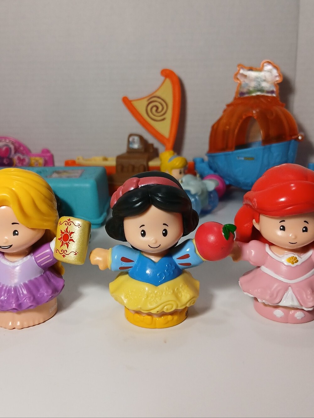 Fisher Price Little People Lot Disney Princess Beast Flynn Cinderella Wheelie - Picture 3 of 8